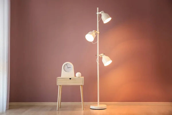 Table Floor Lamp Color Wall Room — Stock Photo, Image