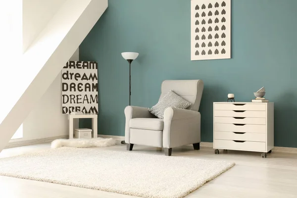 Stylish Interior Living Room Comfortable Armchair Commode Color Wall — Stock Photo, Image