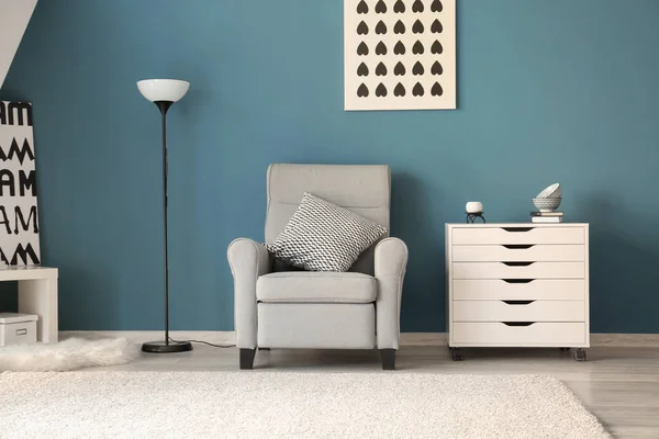 Stylish Interior Living Room Comfortable Armchair Commode Color Wall — Stock Photo, Image