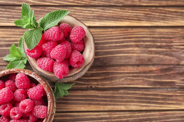 Bowls Delicious Fresh Ripe Raspberries Wooden Background — Stock Photo, Image