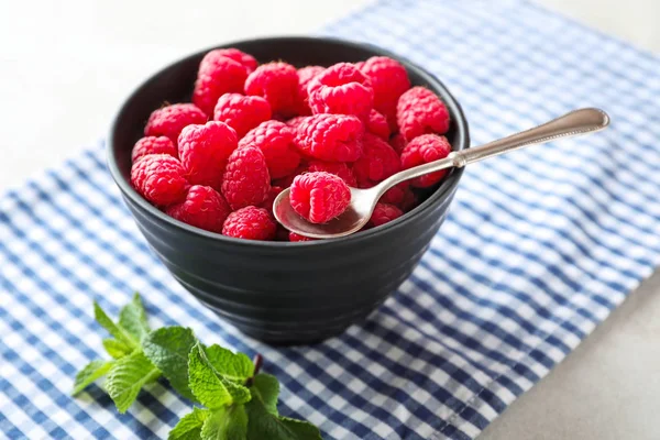 Bowl Delicious Raspberries Table — Stock Photo, Image