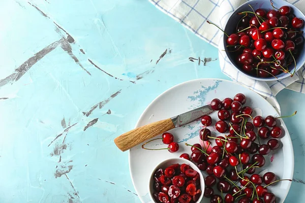 Bowls Plate Ripe Cherries Color Table — Stock Photo, Image