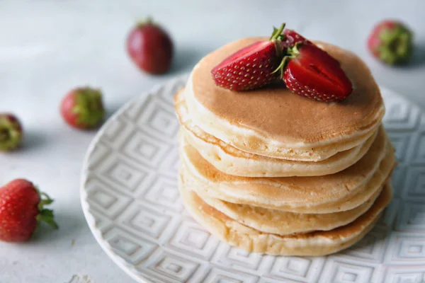 Plate Tasty Pancakes Fresh Strawberries Grey Table Closeup — Stock Photo, Image