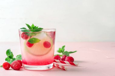 Tablo taze ahududu Mojito cam