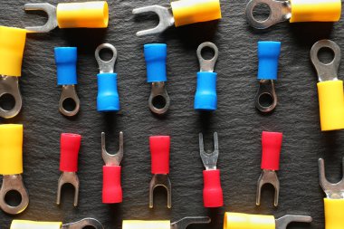 Farklı terminal uçları ve karanlık tablo