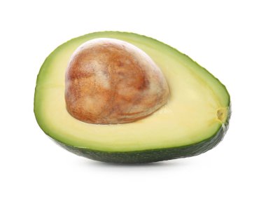 Beyaz arka plan üzerinde olgunlaşmış avokado yarısını