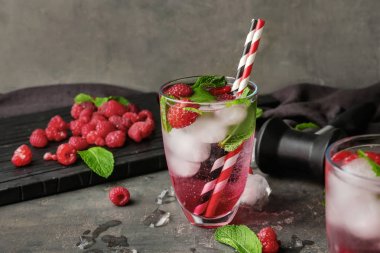 Tablo taze ahududu Mojito cam