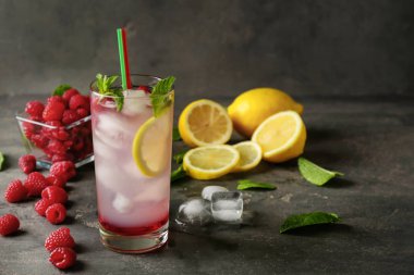 Tablo taze ahududu Mojito cam