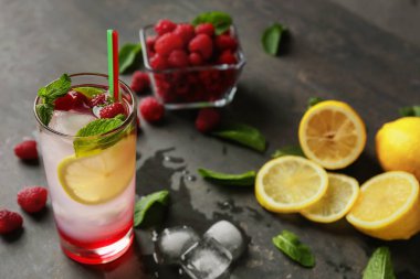 Tablo taze ahududu Mojito cam