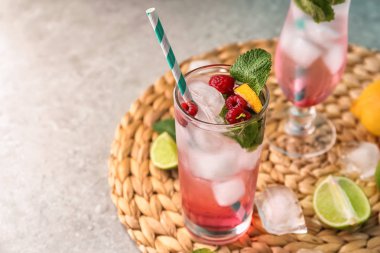 Tablo taze ahududu Mojito cam