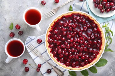 Masada lezzetli vişneli tart