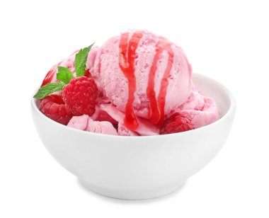 Lezzetli ahududu-dondurma ile beyaz arka plan üzerinde kase