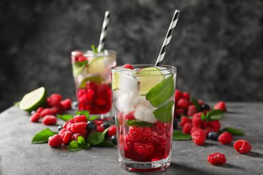 Tablo taze ahududu Mojito cam