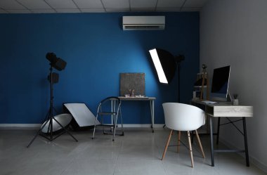 Fotoğraf stüdyosu profesyonel ekipman ile iç