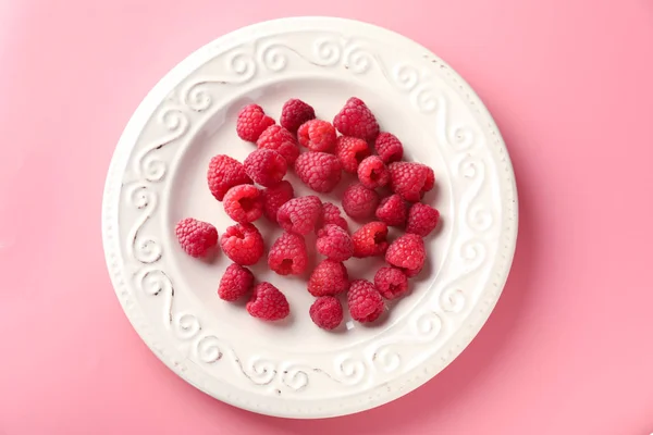 Plate Ripe Aromatic Raspberries Color Background — Stock Photo, Image