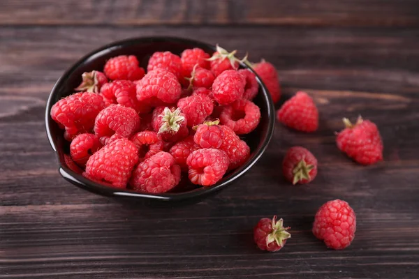 Bowl Ripe Aromatic Raspberries Wooden Table — Stock Photo, Image