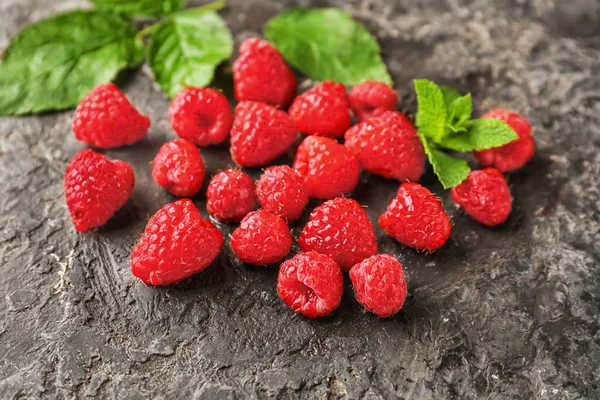 Ripe Aromatic Raspberries Grey Textured Background — Stock Photo, Image