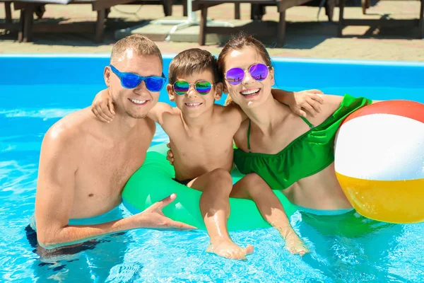 Happy Family Inflatable Ring Ball Resting Swimming Pool — Stock Photo, Image