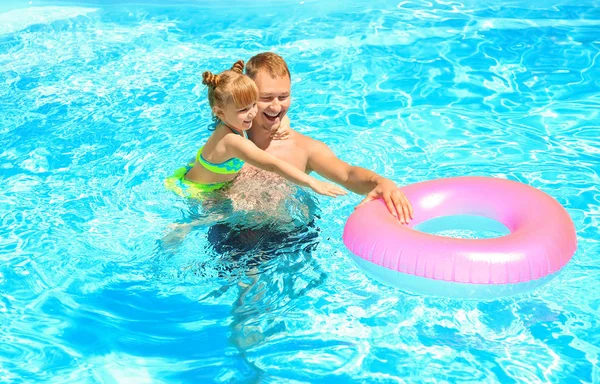 Happy Father Daughter Inflatable Ring Swimming Pool — Stock Photo, Image