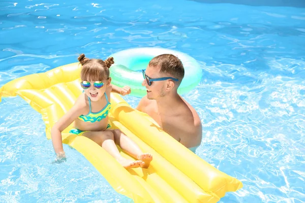 Happy Father Daughter Inflatable Mattress Swimming Pool — Stock Photo, Image