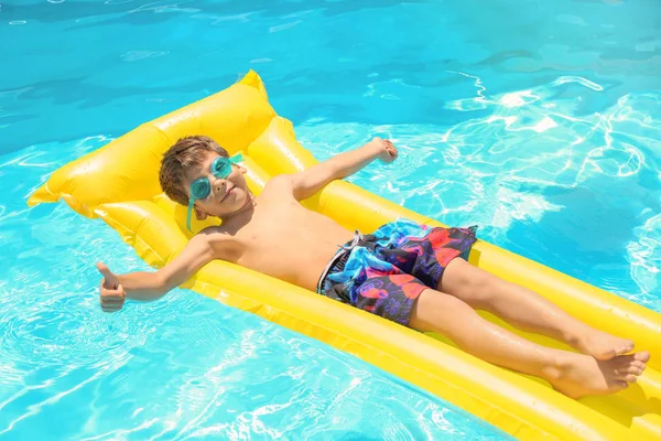 Cute Little Boy Relaxing Inflatable Mattress Swimming Pool — Stock Photo, Image