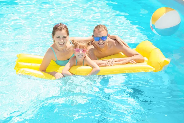 Happy Family Inflatable Mattress Swimming Pool — Stock Photo, Image