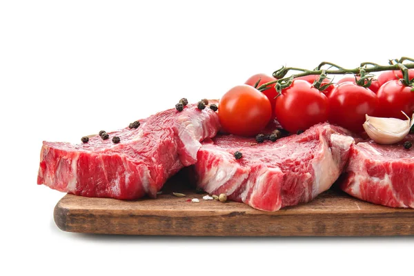 Vers Rauw Vlees Met Specerijen Groenten Witte Achtergrond — Stockfoto