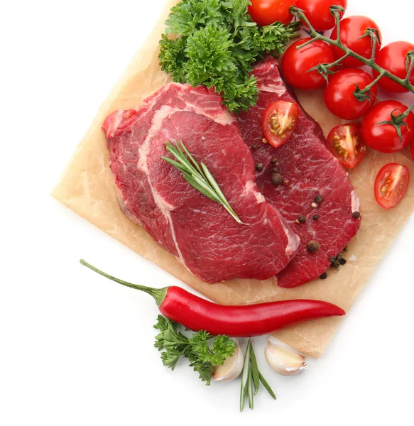 Viande Crue Fraîche Avec Épices Légumes Herbes Sur Fond Blanc — Photo