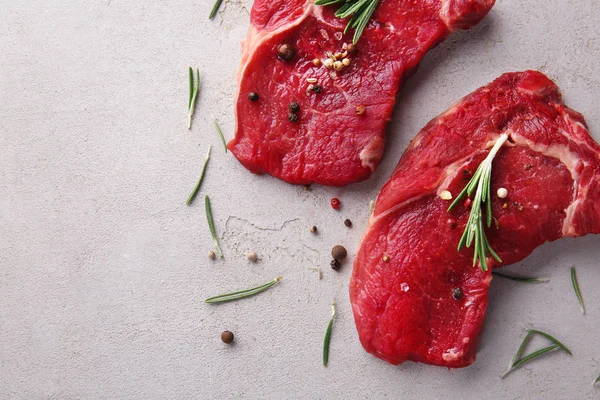 Raw Meat Spices Rosemary Grey Background — Stock Photo, Image