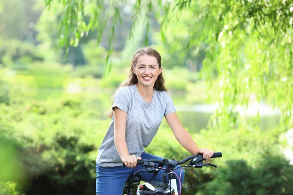 Young Woman Riding Bicycle Park — Stock Photo, Image