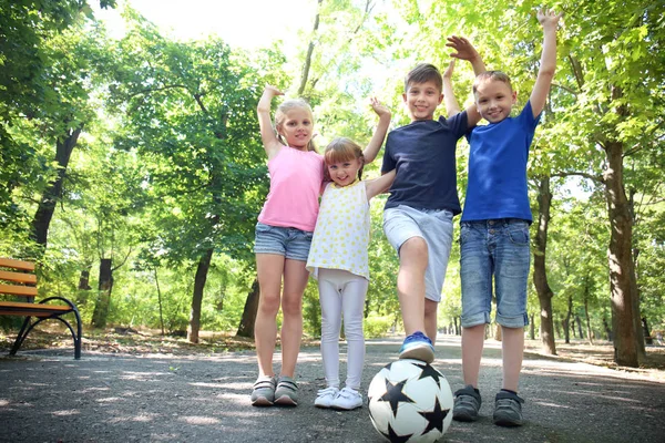 Bonito Crianças Com Bola Futebol Parque — Fotografia de Stock