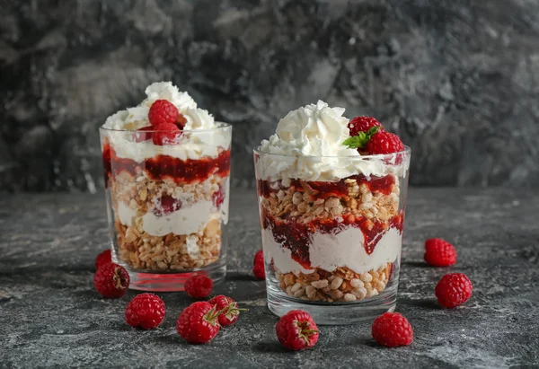 Glasses Tasty Raspberry Dessert Dark Table — Stock Photo, Image