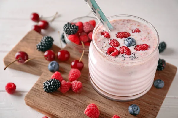 Glass Tasty Raspberry Smoothie Berries Light Table — Stock Photo, Image