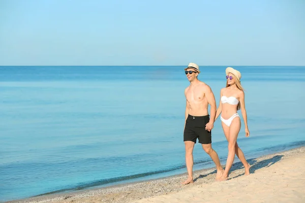 Happy Young Couple Walking Sea Beach — Stock Photo, Image