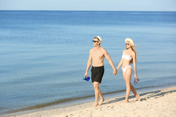 Glückliches Junges Paar Strand Des Meeres — Stockfoto