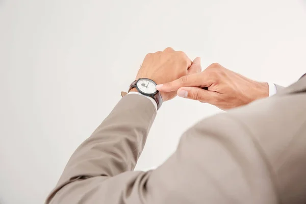 Hombre Negocios Mirando Reloj Sobre Fondo Claro Concepto Gestión Del — Foto de Stock