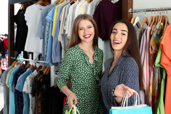 Belles Jeunes Femmes Avec Des Sacs Provisions Magasin — Photo