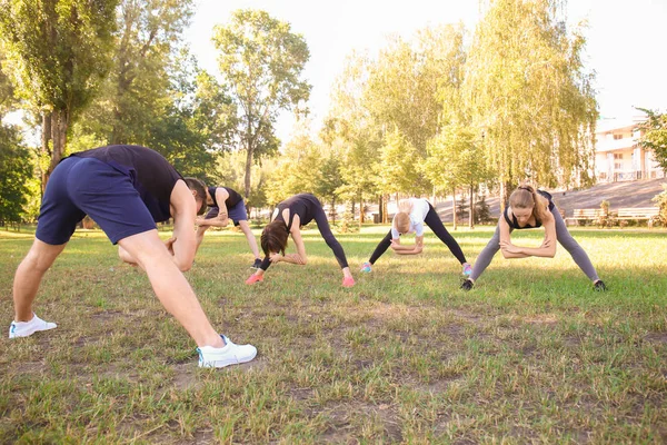 Group Sporty Young People Stretching Outdoors — Stock Photo, Image