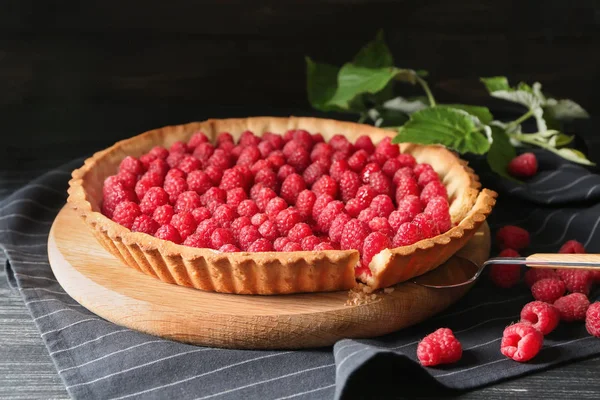 Wooden Board Tasty Homemade Raspberry Pie Table — Stock Photo, Image