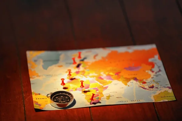 Mapa Mundo Com Bússola Flexões Mesa — Fotografia de Stock