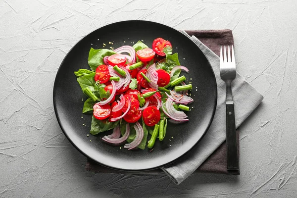 Plate Fresh Vegetable Salad Grey Textured Background — Stock Photo, Image