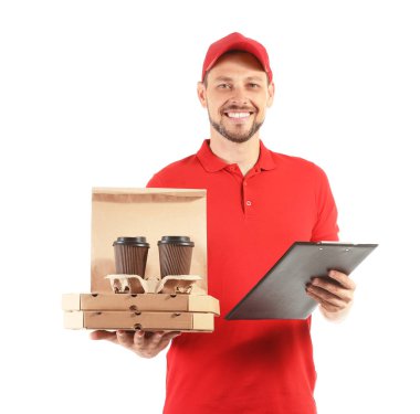 Pizza kutuları, bardak kahve ve Pano beyaz arka plan üzerinde olan adam. Gıda dağıtım hizmeti