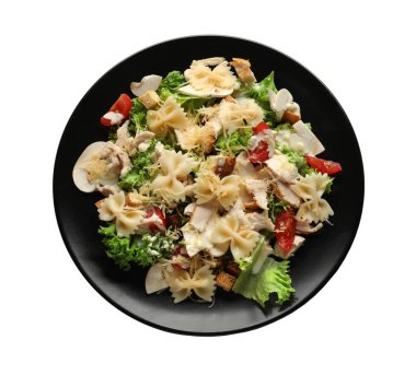 Lezzetli makarna beyaz arka plan üzerine Sezar salatası