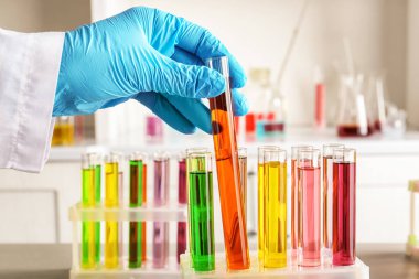 Laboratuvar işçi alma tüp sahibinden, portre renk örneği