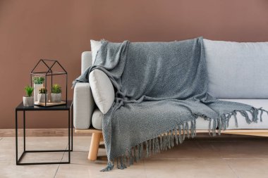 Kanepe kapalı sıcak ekose