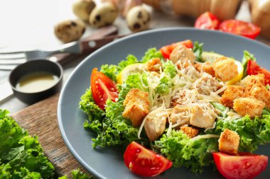 Plaka, closeup lezzetli Sezar salatası