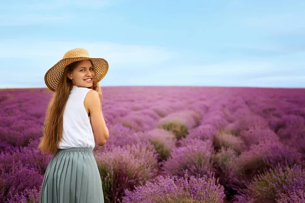 Beautiful Young Woman Lavender Field Summer Day — Stock Photo, Image