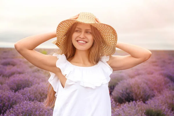 Beautiful Young Woman Lavender Field Summer Day — Stock Photo, Image