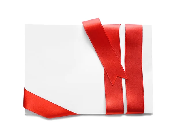 Prázdný Papír Kartu Červenou Stužkou Bílém Pozadí — Stock fotografie