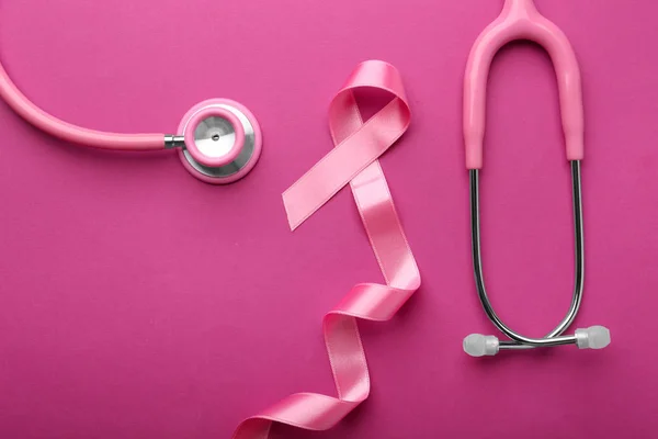 Cinta Rosa Estetoscopio Sobre Fondo Color Concepto Conciencia Sobre Cáncer — Foto de Stock